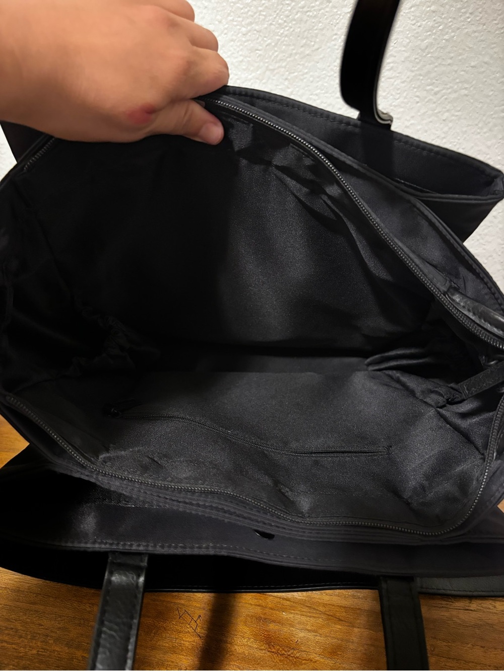 BEIS The Commuter Tote In Black Excellent Condition Pre-Owned - Picture 8 of 8